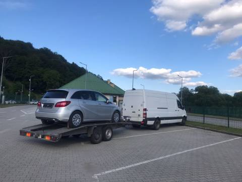 Через один з пунктів пропуску Львівщини намагались ввезти Mercedes під виглядом гуманітарної допомоги