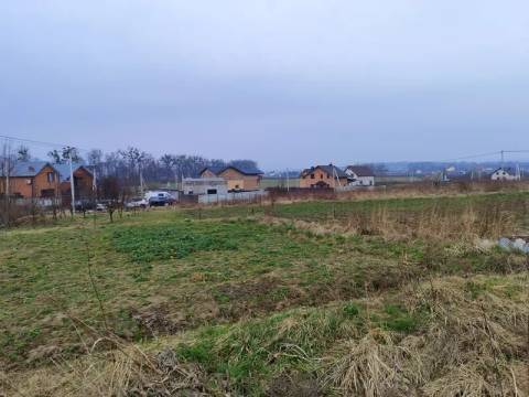 У Львівській громаді продають ділянки під готель, кафе, офіс та магазин з автостоянкою