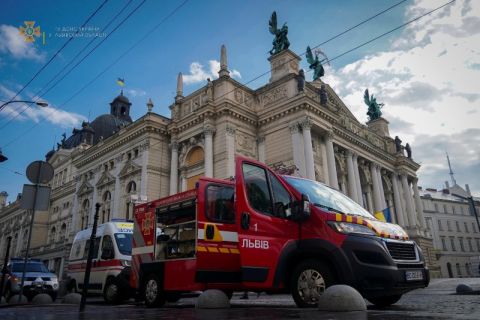 Рятувальники через пожежу евакуювали декількох мешканців будинку в центрі Львова