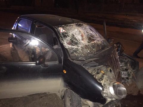 У Львові автівка врізалася у огорожу: постраждало п'ятеро людей