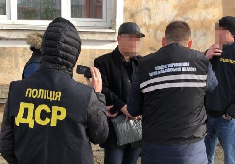 У Львові мешканець Стрия за тисячу доларів підпалив Мерседес військового комісара