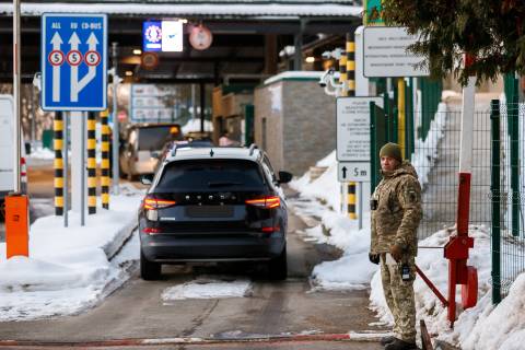 За добу з України виїхали майже 30 тисяч людей
