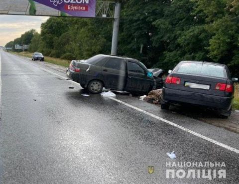На трасі Київ-Чоп поблизу Львові у ДТП постраждали четверо людей