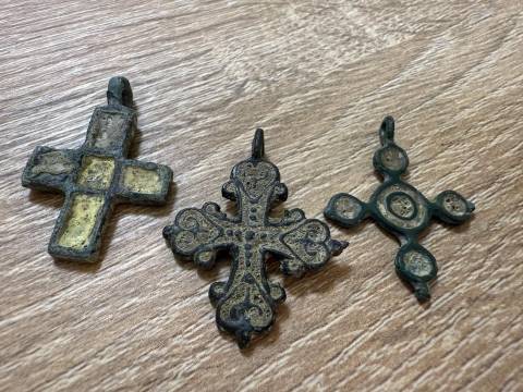 Львівський історичний музей отримав конфісковані хрестики XI-XII століть