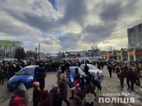 Більше тисячі учнів та працівників однієї із шкіл Львова евакуювали через замінування (оновлено)