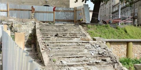 У Львові розпочалася реставрація сходів на площі Ярослава Осмомисла