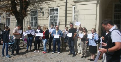 У Львові близько п’ятдесяти мешканців будинку на вул. Варшавській, 136 пікетували міськраду (ФОТО)