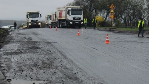 У Городоцькому та Пустомитівському районах полатали 8 доріг