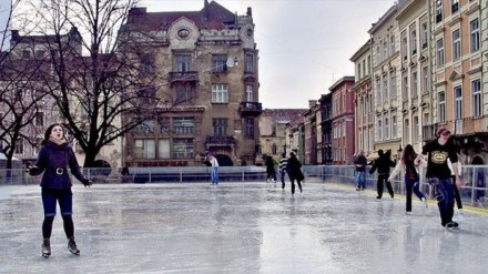 Ковзанка на пл. Ринок запрацює, коли розплатиться з минулорічними боргами