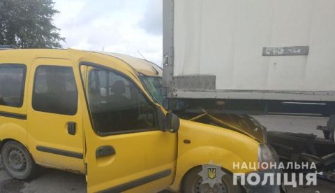 На об'їзній дорозі Львова у потрійній ДТП загинула пасажирка легковика