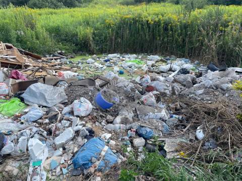 На території Солонківської громади виявили звалище сміття та пластику