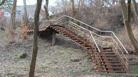 У Снопківському парку та на Погулянці відремонтують сходи