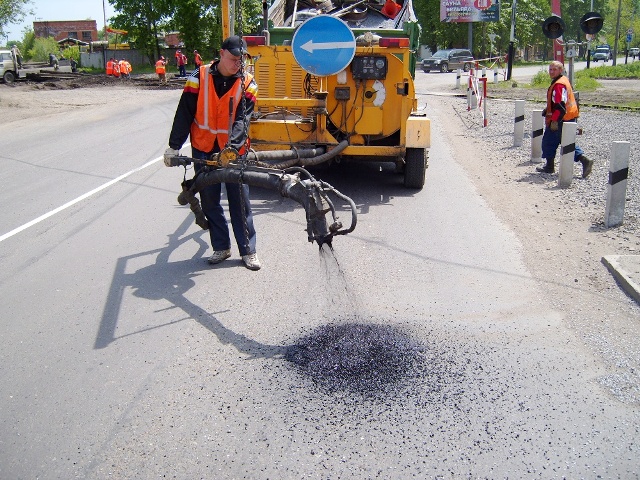 На дорогах Львівщини залатали більше 27 тисяч метрів ямковості