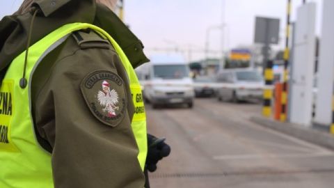 Польща припиняє виплачувати допомогу біженцям з України