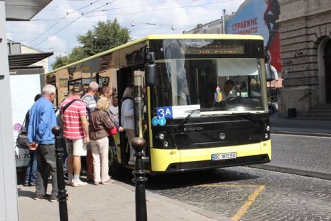 Нові львівські автобуси курсуватимуть до Рясного