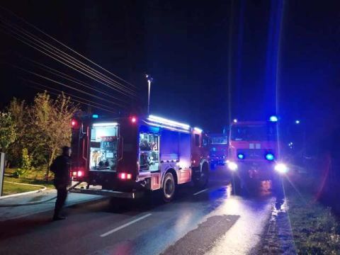 16 рятувальників гасили пожежу будівлі на Пустомитівщині