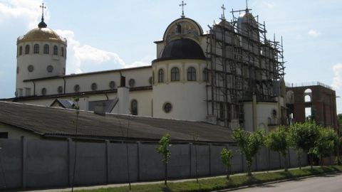 У Львові двоє чоловіків намагалися обікрасти дзвіницю храму