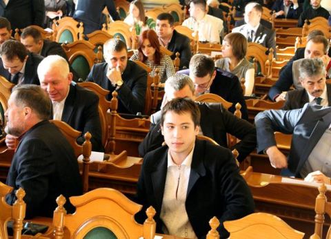 Депутат-студент Свіщов купив три квартири та відкрив рахунок у банку