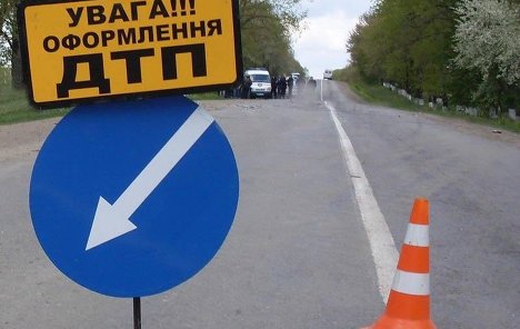 На Львівщині автомобіль збив на смерть жінку та втік з місця ДТП