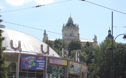 "Онур" та "Львівавтодор" відновлюватимуть зруйновану площу перед львівським цирком власним коштом