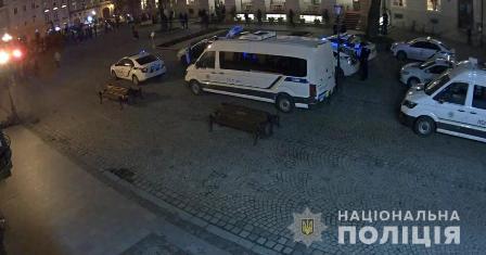 Більше 100 футбольних фанатів вчинили бійку у центрі Львова