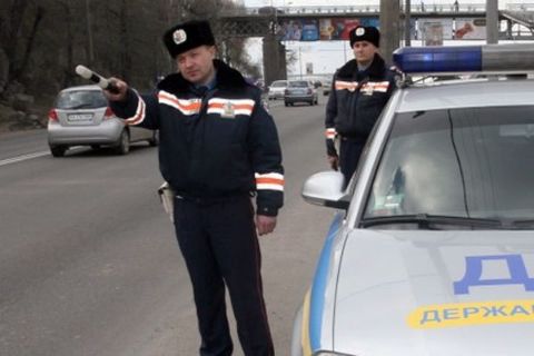 На Сколівщині водій вантажівки в’їхав у патрульний автомобіль ДАІ