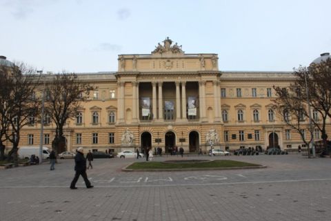 Львівські студенти і викладачі не отримують стипендій та зарплат