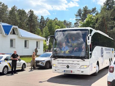 До України з російського полону повернули 185 захисників