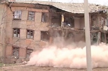 Мешканці та ВАТ “Мікроприлад” відремонтували аварійний будинок на Ніщинського