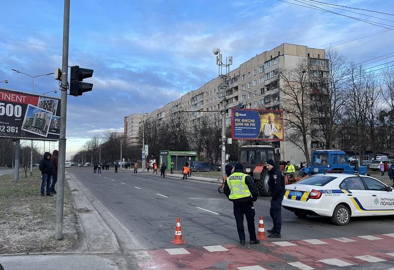 У Львові після ракетного удару відновили рух транспорту по вулиці Науковій