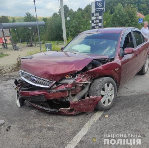 На Самбірщині у ДТП травмувались двоє пасажирок легковика