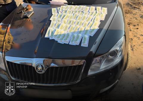 Військового на Львівщині викрили на хабарі у 6500 доларів
