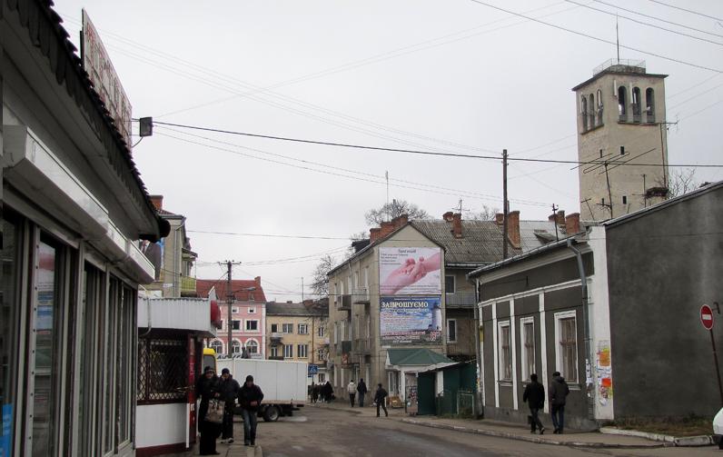 У Сокалі на дільниці агітує кандидат в мери