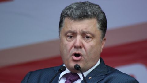 Порошенко скасував податки на пенсії військовим