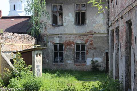 Тюрма: ззовні, всередині та подвір'я