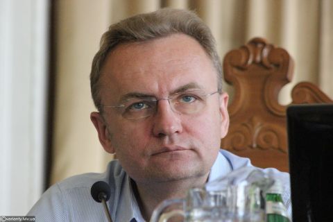 "На підприємствах, які є підконтрольні місту, люди як їздили, так їздитимуть", – Садовий