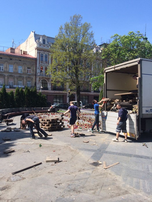 У Львові остаточно демонтували сцену Євромайдану