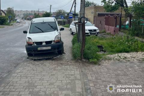 У Львові водій Renault Kangoo збив жінку на тротуарі