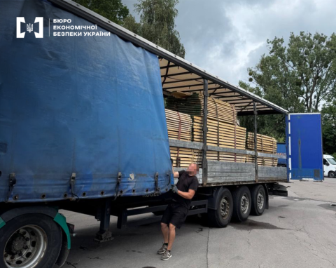 Львівського підприємця викрили контрабанді лісу до ЄС вартістю понад мільйон гривень