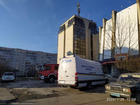 Через замінування Нового ЦУМУ на Княгині Ольги евакуювали понад пів тисячі людей