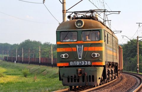 На Миколаївщині вантажний потяг збив насмерть чоловіка