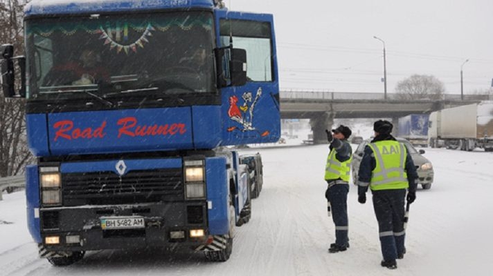 На автодорозі “Київ-Чоп” частково обмежено рух