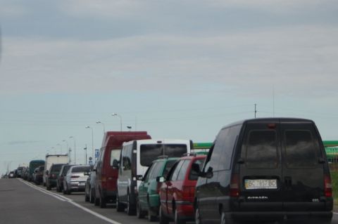 На в'їзд в Україну з боку Польщі очікують близько 2300 вантажівок