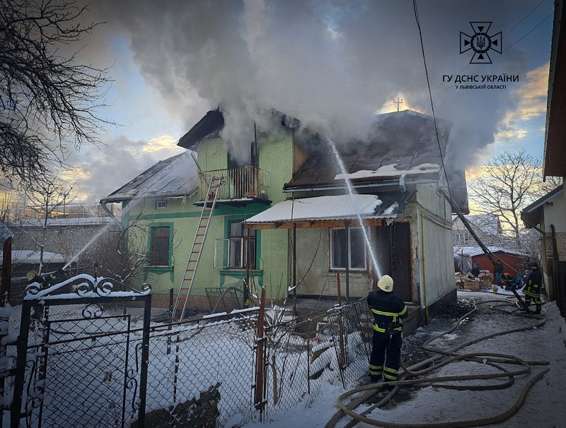 У Самборі через пожежу в будинку загинув дідусь з 2-річною онучкою