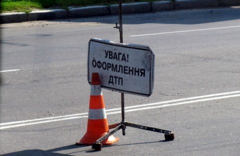 22-річний чоловік загинув під колесами автомобіля на автодорозі Київ-Краковець