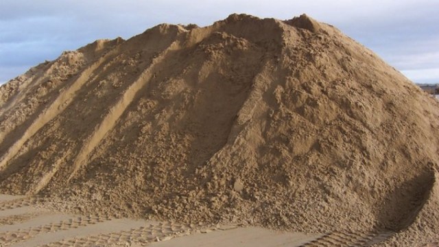 Депутати Червонограда вимагають скасувати аукціон на видобуток піску в Межиріччі