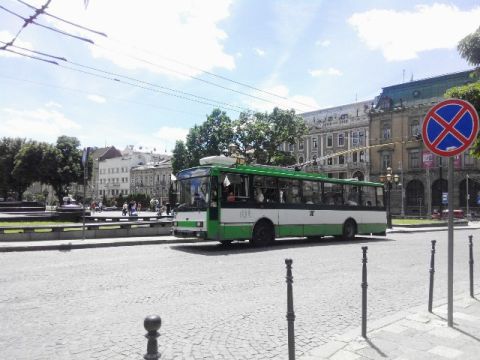 У Львові тролейбус №25 не курсує через пожежу на вул. Шота Руставелі