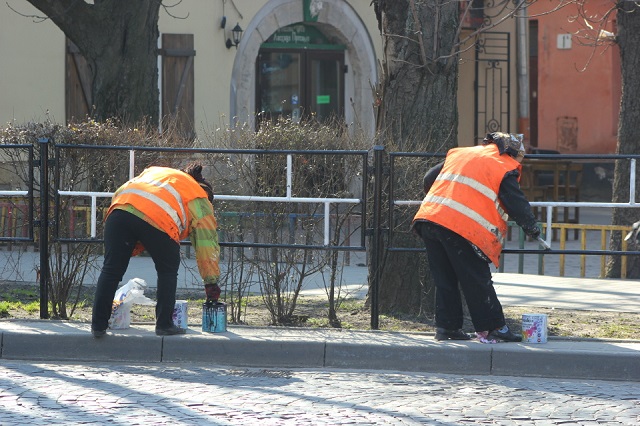 У Львові двірникам, які працюють під час карантину, виплатять 5 тисяч гривень премії