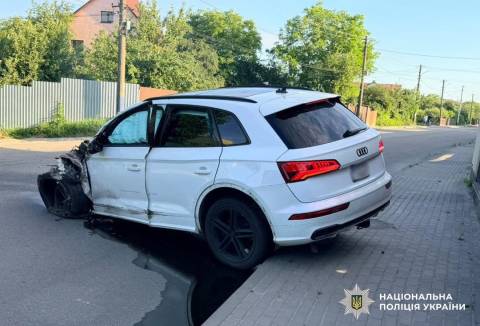 У Пустомитах водій Audi Q5, тікаючи від поліції, спричинив смертельну ДТП та зізнався у вбистві матері