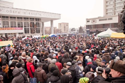 Азаров заборонив залучати до мітингів викладачів та студентів